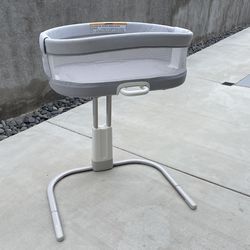 Baby bassinet ONLY USED TWICE!