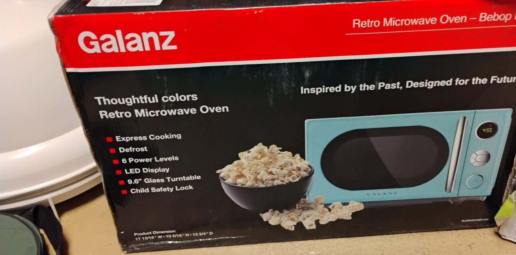 Galanz 0.7 Cu Ft Retro Microwave