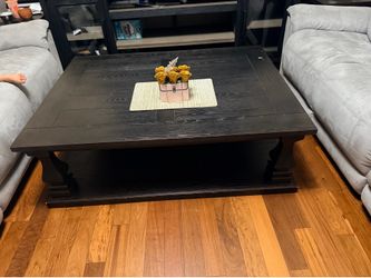Coffee Table + 2 Matching Side Tables – Excellent Condition