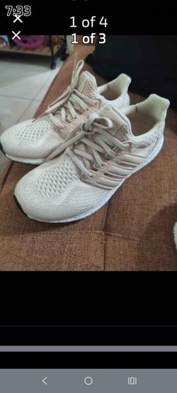 WOMENS 6.5 ULTRA BOOST SNEAKERS ! We Hv Alot More Shoes On Our Page!