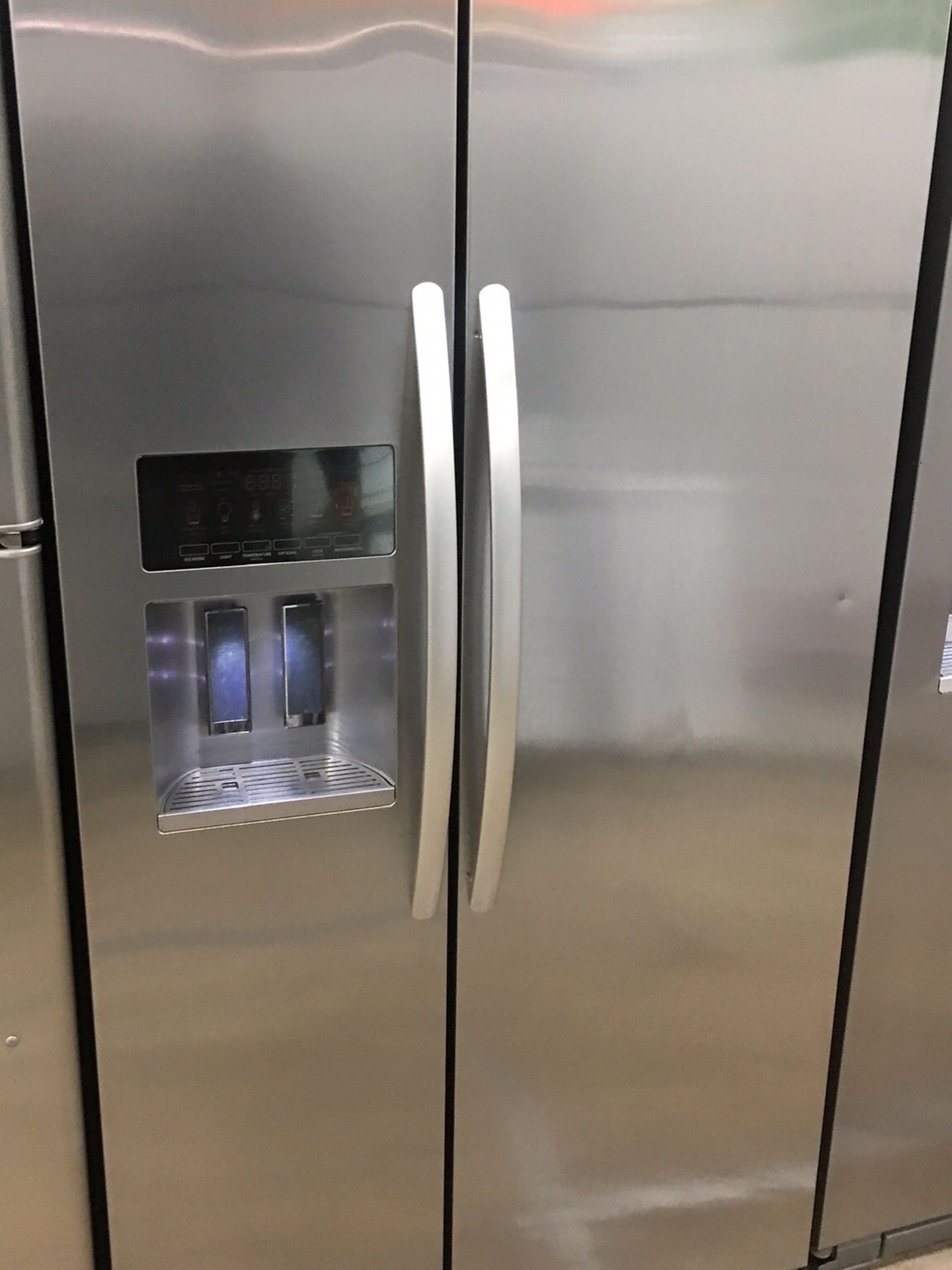 36 in wide 68 height kitchen aid frige use like new perfect working condition