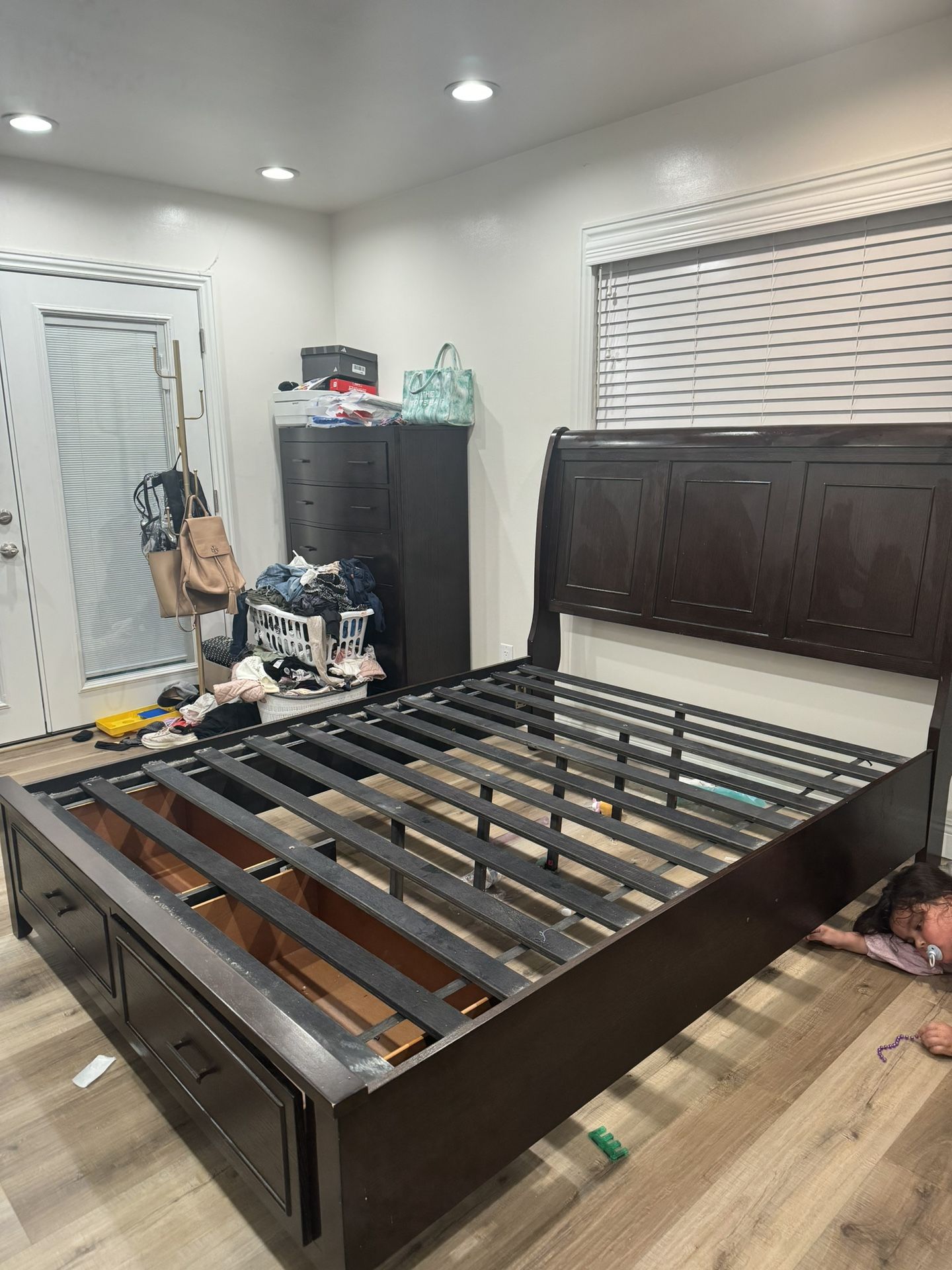Big Lots Manoticello Queen Size Bed