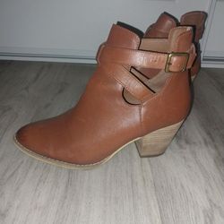 REBA ANKLE BOOTS SIZE 10