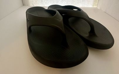 Oofos OOriginal Flip Flops Sandals Black M7 W9