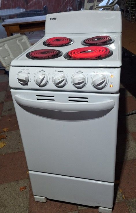 20" Nice Apartment Size Electric Stove