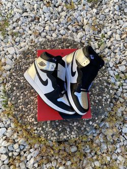 DS SIZE WOMEN 10/MENS 8.5 SILVER TOE JORDAN 1
