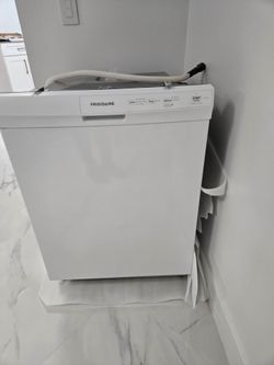 FRIGIDAIRE Dishwasher