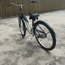 Hampton Cruiser 26” Girls Bicycle With Pedal Brakes 