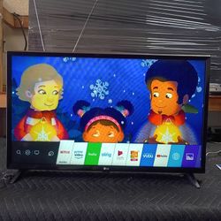 32 Inch LG Smart Beautiful Tv Comes With Remote Control Shows Great Picture Works Perfect Guaranteed 