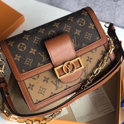 Monogram Reverse Daphne canvas leather bag        20x15x9cm