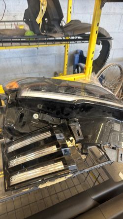 canyon Denali tailgate 2026 Nissan kick right headlight canyon Denali tailgate