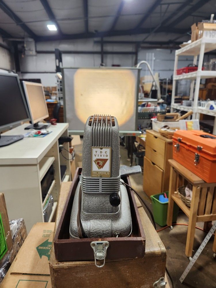 Vintage TDC VIVID PROJECTOR w/ Screen