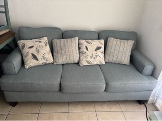 Couch with ottoman in excellent condition (bought in Rooms to Go)