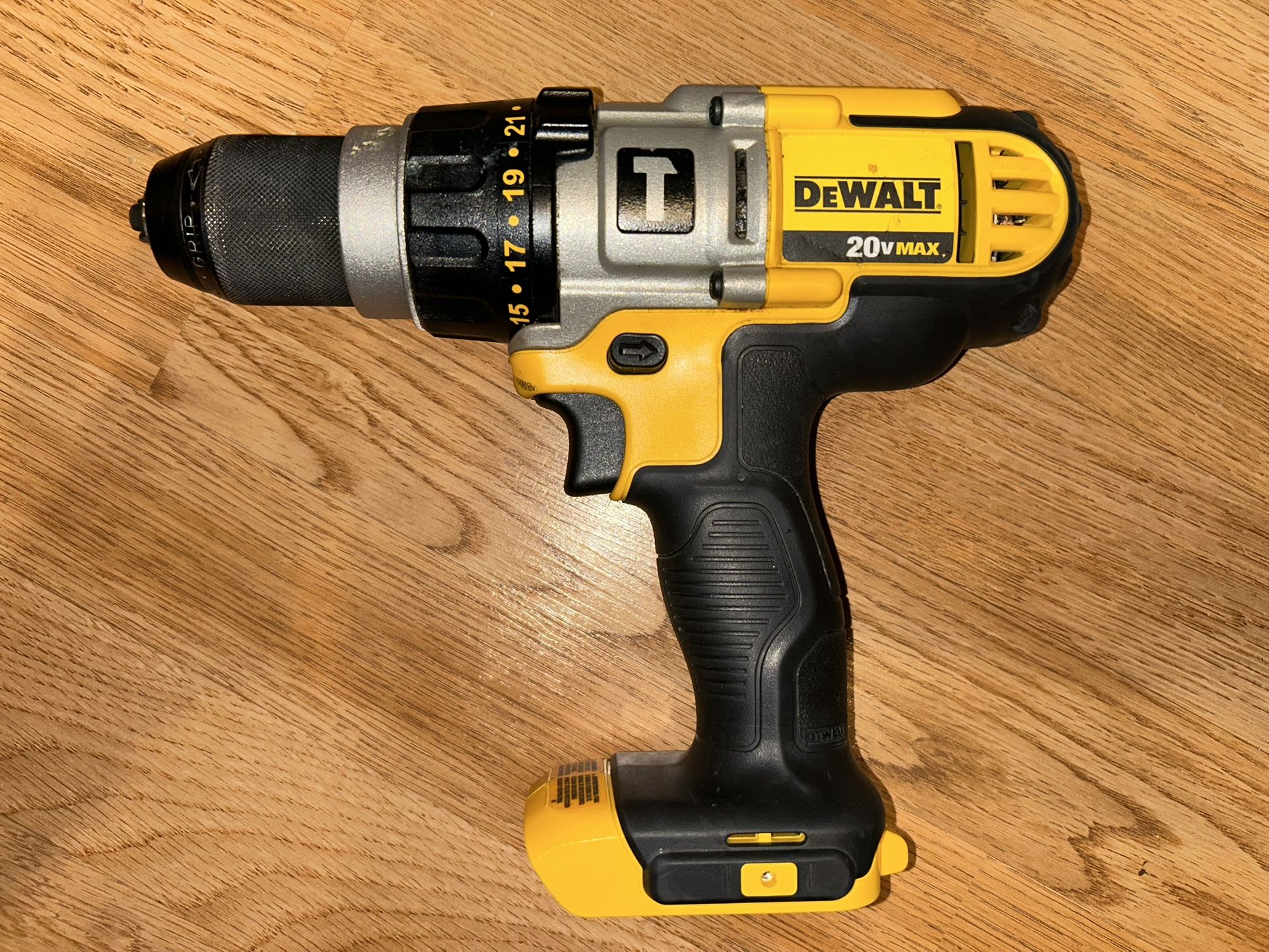 FOR SALE: DEWALT DCD985 20V HAMMER DRILL (AS-IS)