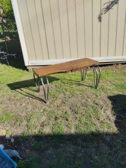 Live wood coffee table 4 feet and Lanes 15 in wide 20 in and height $150 or best offer