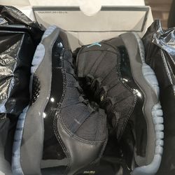 AIR JORDAN 11 RETRO (GS) BLACK/GAMMA Size 7y (B) grade