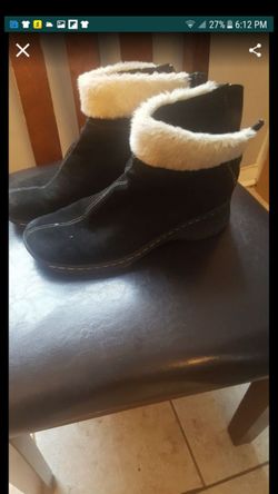 Boots size 9