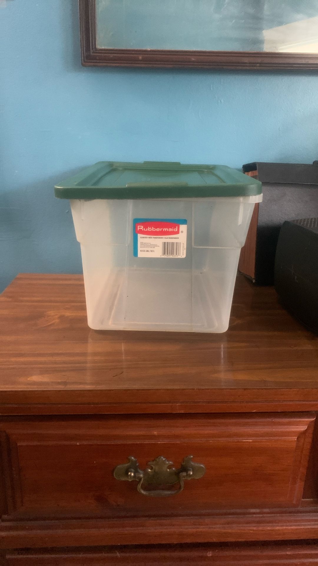 Rubbermaid Storage Bin