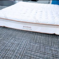 Saatva Memory Foam Hybrid King Mattress 