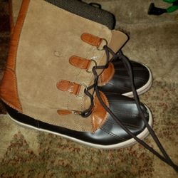 Womens Snow Boots Size 10