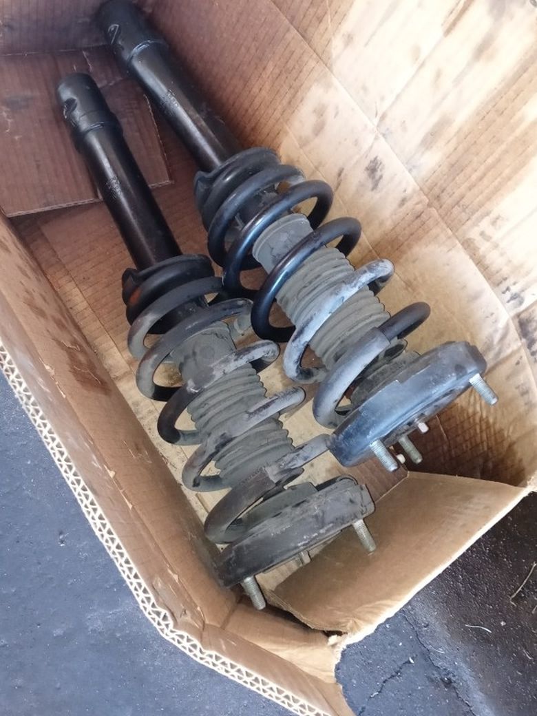 2007 Hyundai Elantra. OEM Struts (Front)
