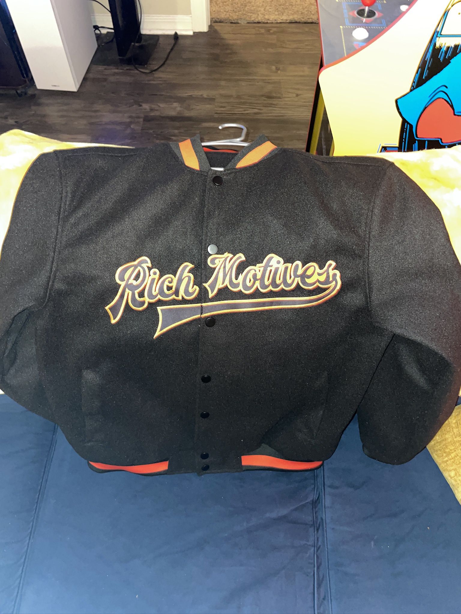 Rich Motives Jacket Size Large 