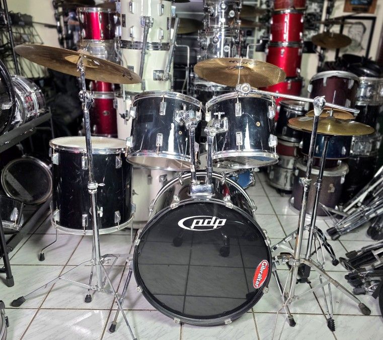 Complete Drum Set !! $400 Or Best Offer !!