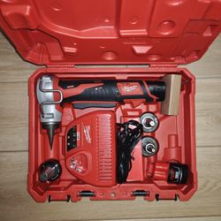 Milwaukee
M12 12-Volt Lithium-Ion Cordless PEX Expansion Tool Kit with (2) 1.5 Ah Batteries, (3) Expansion Heads and Hard Case
