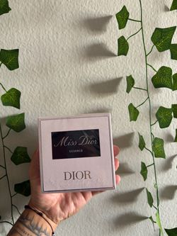 Miss Dior Essence Perfume