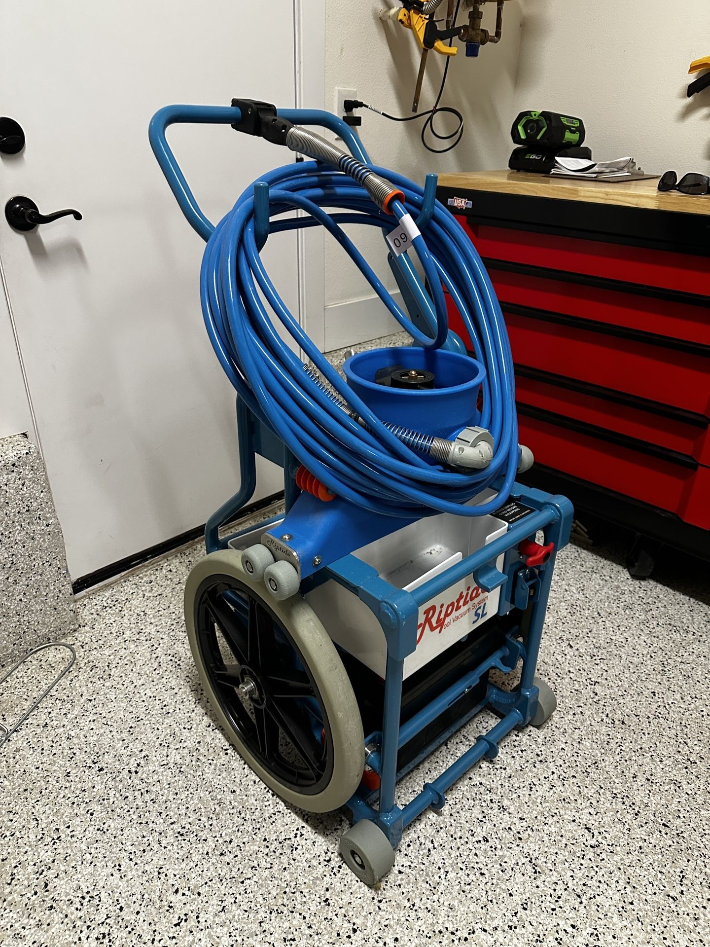 Riptide SL Pool Vacuum + Tow Hitch