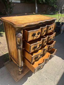 DRESSER