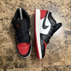 Jordan Retro 1 Low  Bred Toe Size 6.5Y
