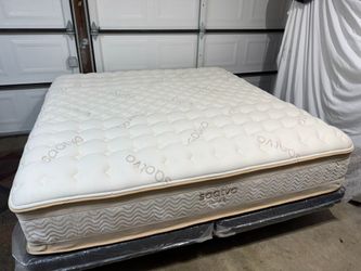 Saatva Rx King Mattress - LIKE NEW! Delivery Available