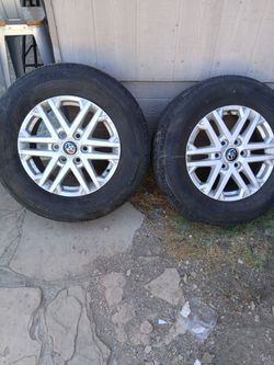 2 rims and tires 265 70 18