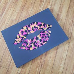 Leopard Kiss picture