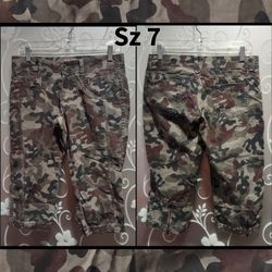 WOMENS CAMOUFLAGE CAPRI PANTS SIZE 7
