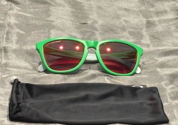 Oakley Frogskins Sunglasses Green Frame Red Lens