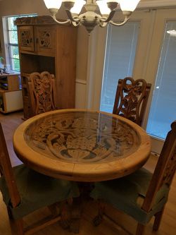 Price reduced! Dining table, 4 chairs and hutch