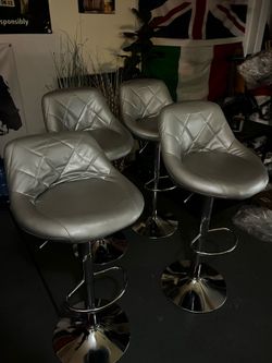 SET OF FOUR BAR CHAIRS 🪑 $65