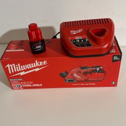 Milwaukee FUEL M12 Planer & 2.0 Battery