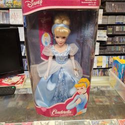 Disney Princess Cinderella Porcelain Doll Brass Key Keepsake Collection 2003 16"