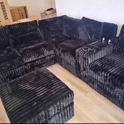 New Sectional Couch with USB Console, Cup Holders and Ottoman! Free Delivery 🚚! 