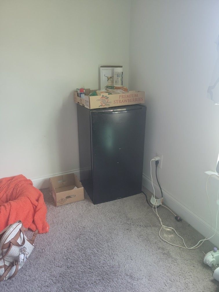 Hisense Mini Fridge