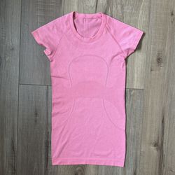 lululemon pink swiftly tech seamless short sleeve shirt size 2 in good condition
