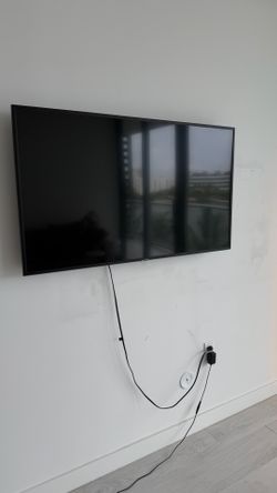 Samsung 50” 4K UHD Smart TV (RU7100 Series)