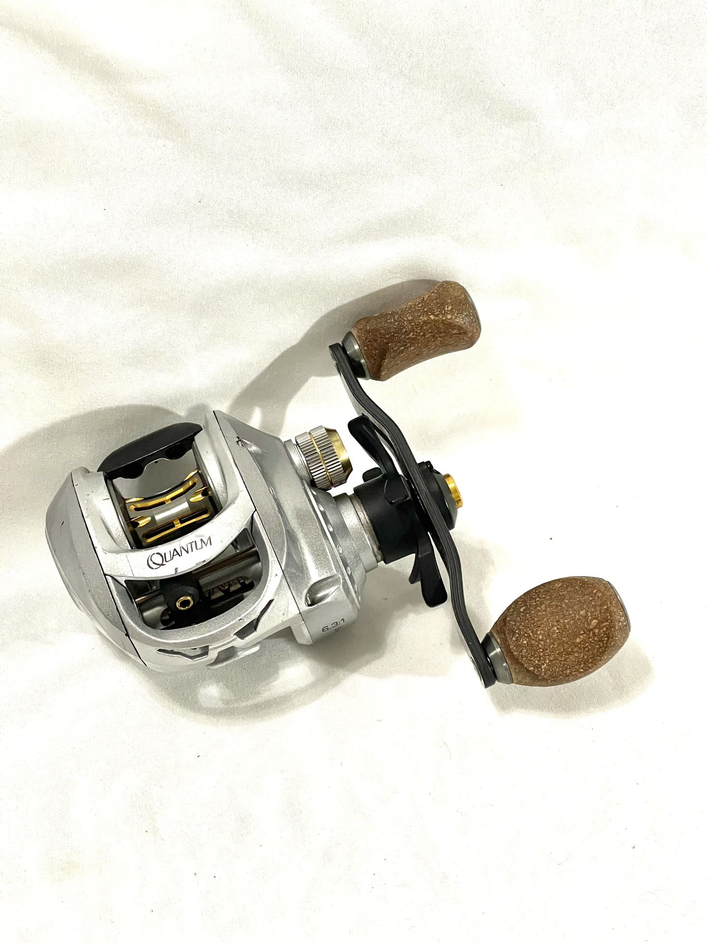 Like New Preowned (Quantum-Vapor) Bait Caster Fishing Reel. Retails For $125 For New Reel.