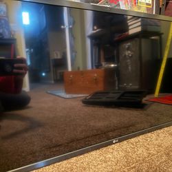 32” LG TV