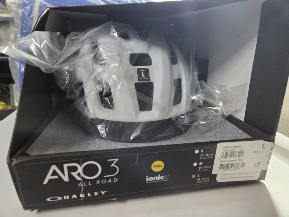 Oakley ARO3 ALLROAD Helmet, White, Large
