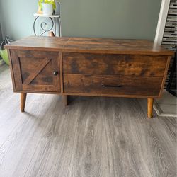 Rustic Lift-Top Coffee Table w/ Storage – Great Condition