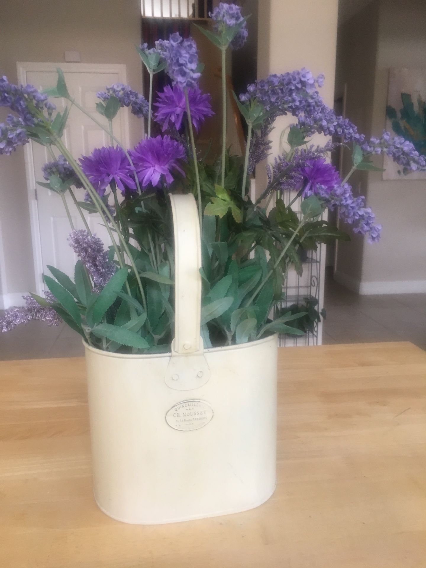Artifical purple flower/plant